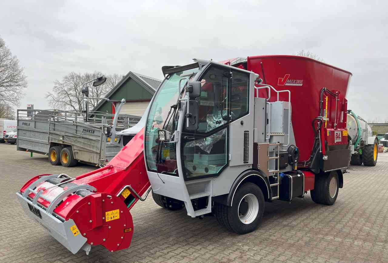 BVL BVL van Lengerich V-MIX Drive Maximus Plus 17.1 LS zelfrijdende - Миксер-вагон: снимка 2 BVL BVL van Lengerich V-MIX Drive Maximus Plus 17.1 LS zelfrijdende - Миксер-вагон: снимка 2