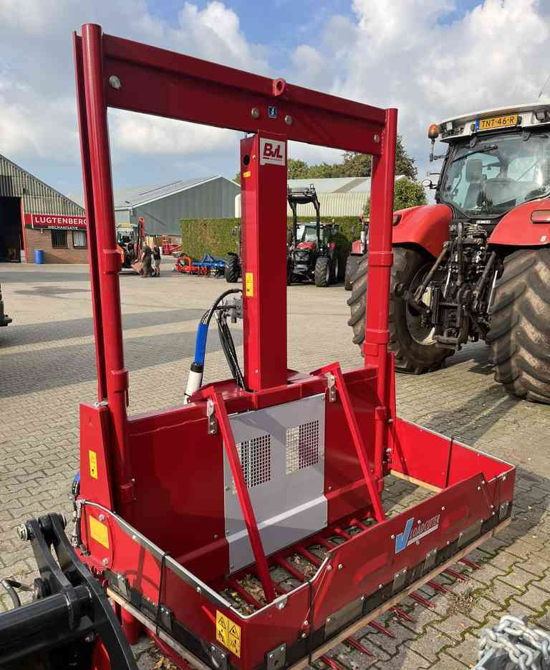 BVL Megastar 170 kuilsnijder voermachines - Оборудване за силаж: снимка 1 BVL Megastar 170 kuilsnijder voermachines - Оборудване за силаж: снимка 1