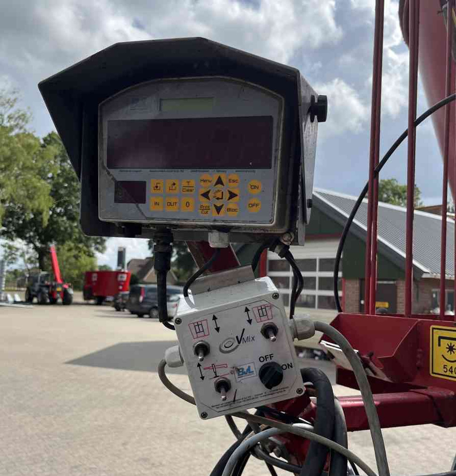 Миксер-вагон BVL V-Mix 24-2S Voermengwagen voermachines: снимка 6