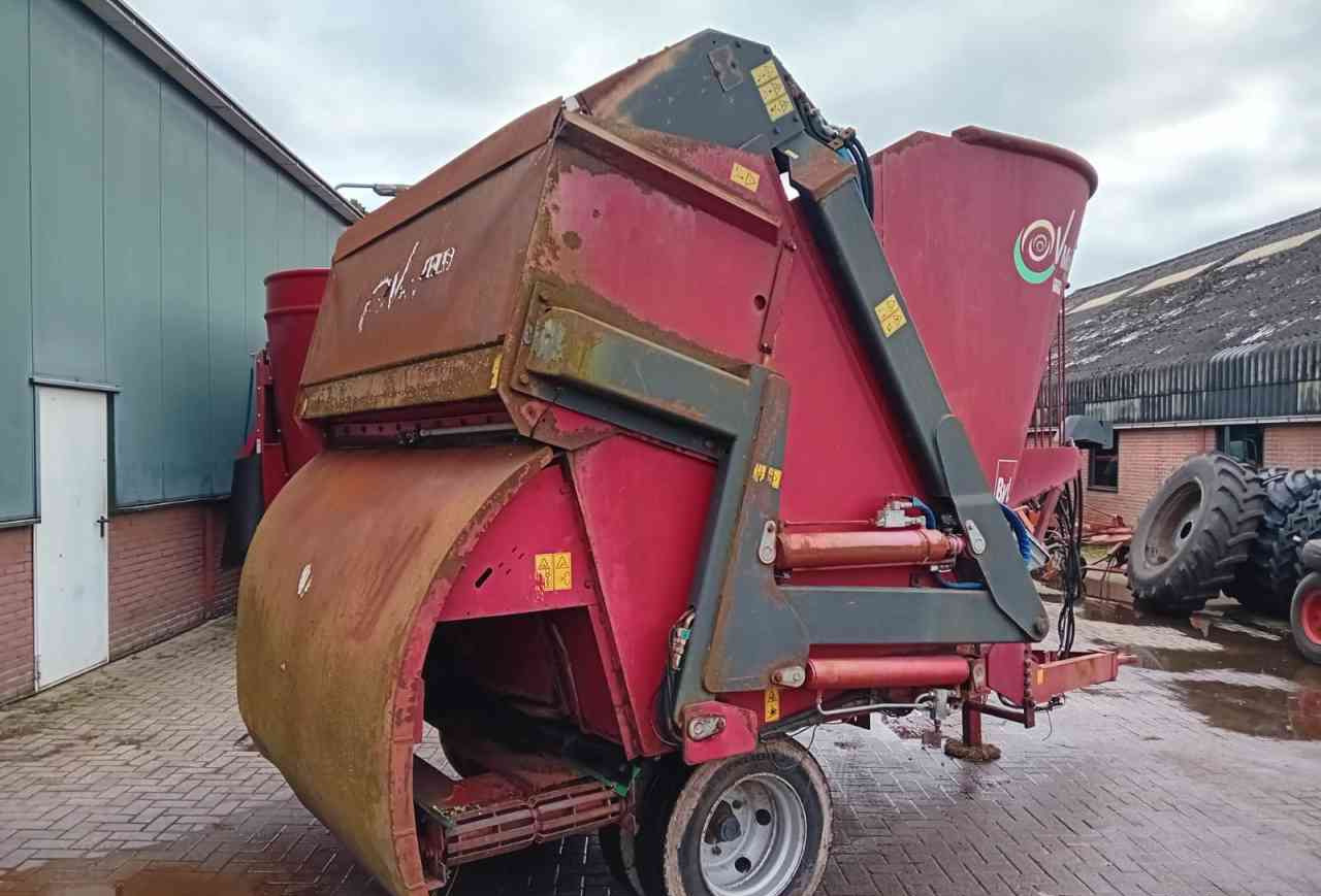 BVL V-Mix Plus 12 LS voermengwagen voermachines - Миксер-вагон: снимка 3 BVL V-Mix Plus 12 LS voermengwagen voermachines - Миксер-вагон: снимка 3
