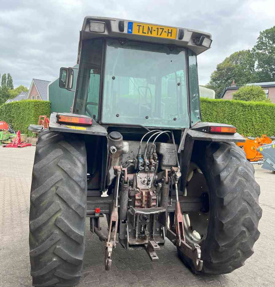 Massey Ferguson 3080 Speedshift Tractoren - Трактор: снимка 4 Massey Ferguson 3080 Speedshift Tractoren - Трактор: снимка 4