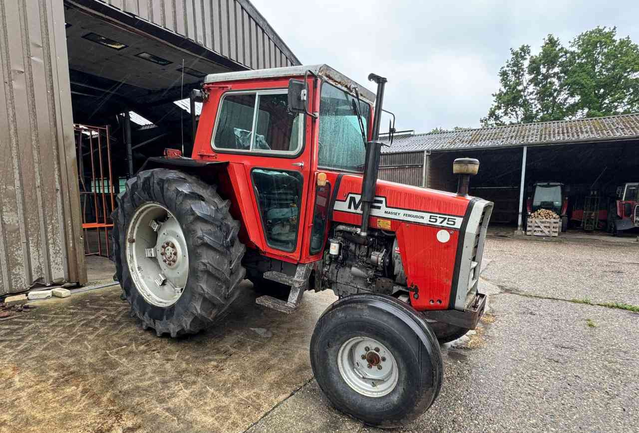 Massey Ferguson 575 - Трактор: снимка 2 Massey Ferguson 575 - Трактор: снимка 2