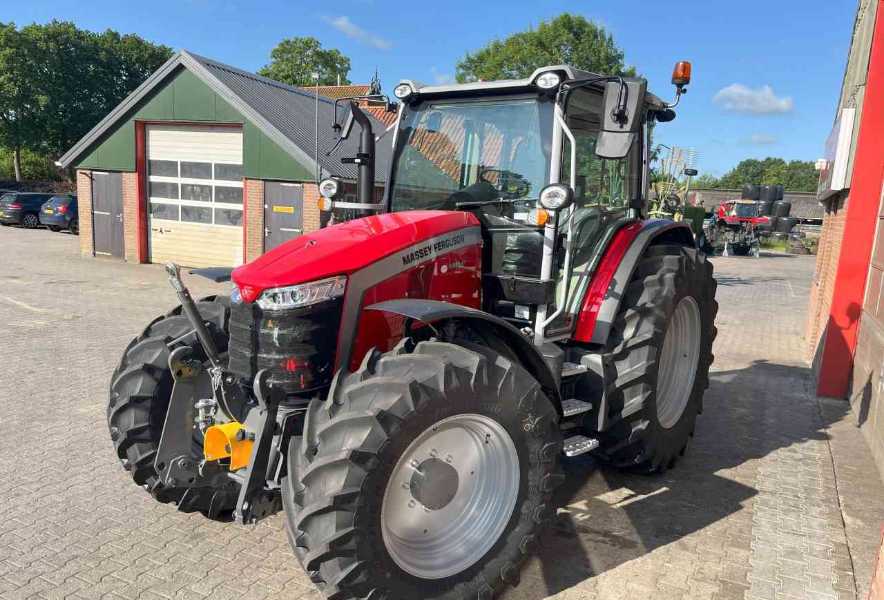 Massey Ferguson 5M.145 Dyna-4 Tractoren - Трактор: снимка 3 Massey Ferguson 5M.145 Dyna-4 Tractoren - Трактор: снимка 3