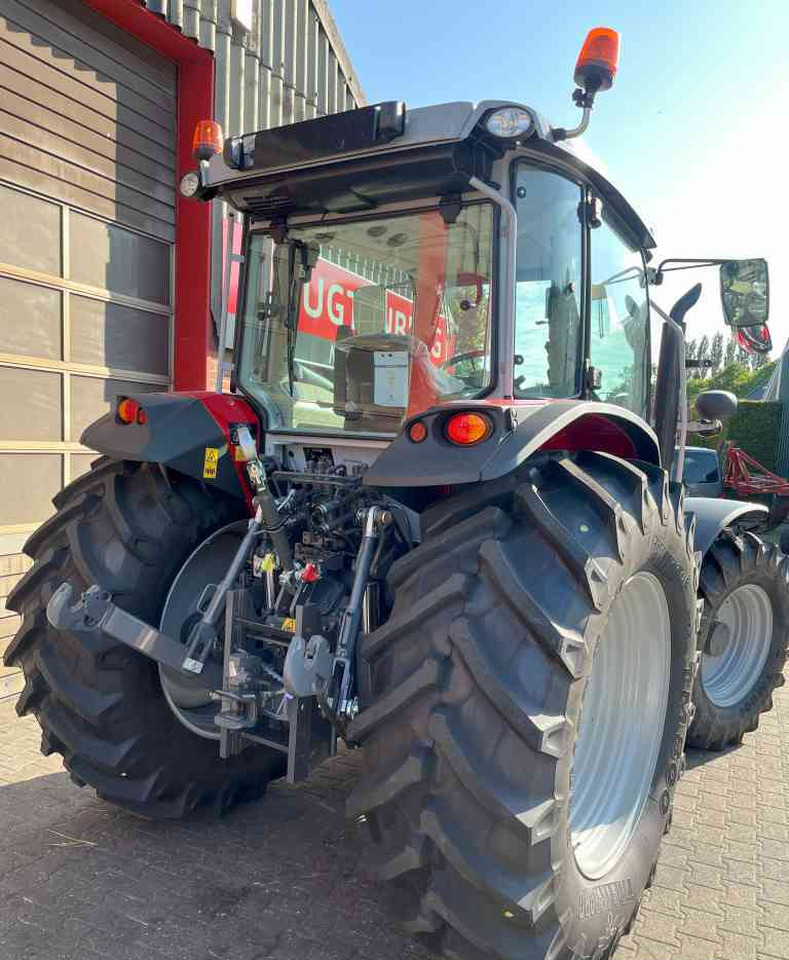 Massey Ferguson 5M.145 Dyna-4 Tractoren - Трактор: снимка 4 Massey Ferguson 5M.145 Dyna-4 Tractoren - Трактор: снимка 4