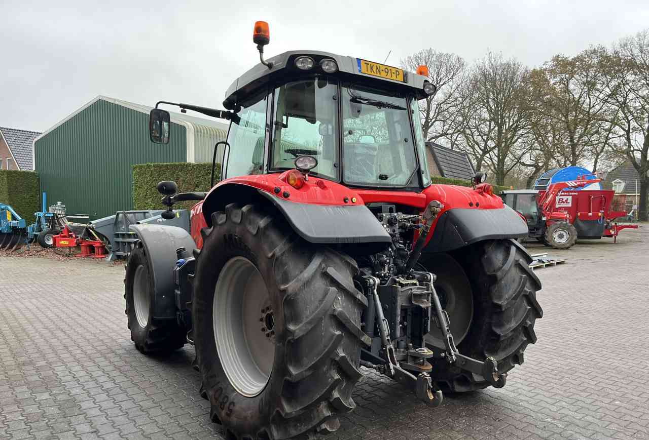 Massey Ferguson 7715 Dyna-6 Efficient Tractoren - Трактор: снимка 4 Massey Ferguson 7715 Dyna-6 Efficient Tractoren - Трактор: снимка 4