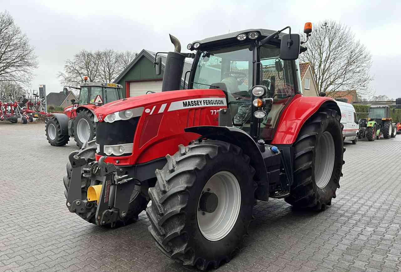 Massey Ferguson 7715 Dyna-6 Efficient Tractoren - Трактор: снимка 3 Massey Ferguson 7715 Dyna-6 Efficient Tractoren - Трактор: снимка 3