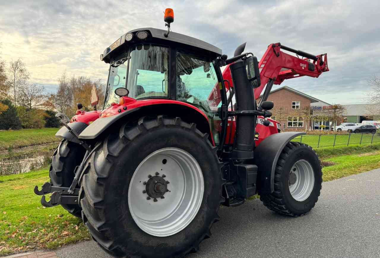 Massey Ferguson 7715S Dyna-6 Efficient Tractoren - Трактор: снимка 3 Massey Ferguson 7715S Dyna-6 Efficient Tractoren - Трактор: снимка 3