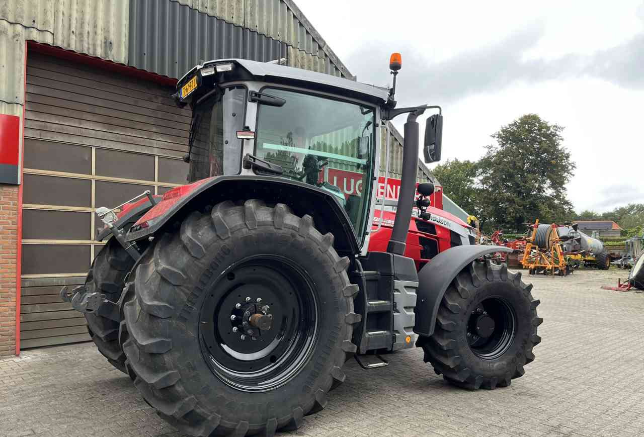 Massey Ferguson 8S.225 Dyna-VT Exclusive Tractoren - Трактор: снимка 3 Massey Ferguson 8S.225 Dyna-VT Exclusive Tractoren - Трактор: снимка 3