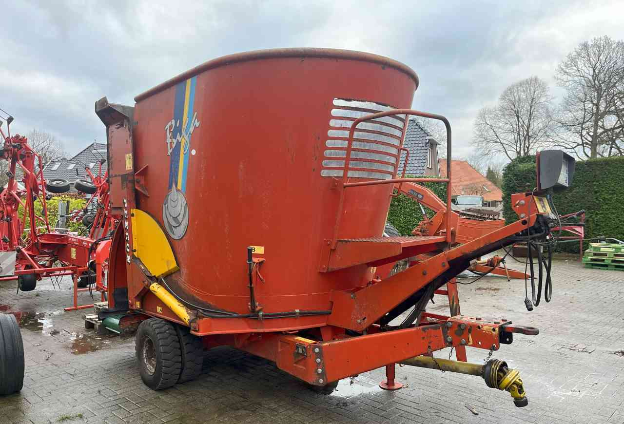 Peecon BIGA 10 voermengwagen, laadklep, voermachines - Миксер-вагон: снимка 3 Peecon BIGA 10 voermengwagen, laadklep, voermachines - Миксер-вагон: снимка 3