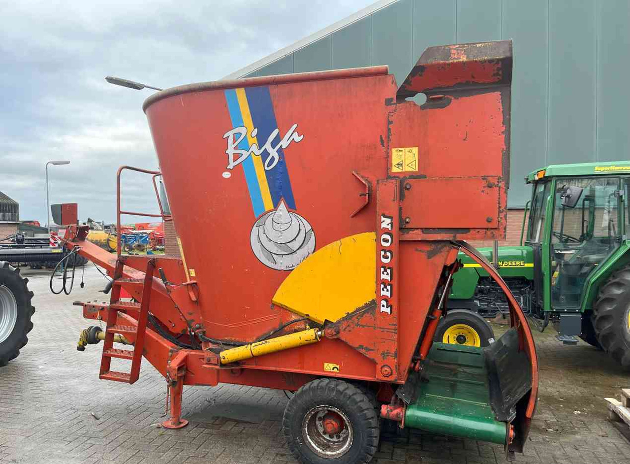 Peecon BIGA 10 voermengwagen, laadklep, voermachines - Миксер-вагон: снимка 2 Peecon BIGA 10 voermengwagen, laadklep, voermachines - Миксер-вагон: снимка 2