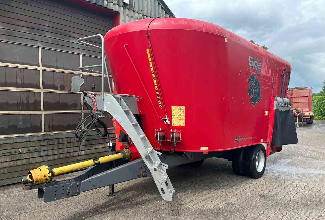 Peecon VME 250 Voermengwagen voermachines - Миксер-вагон: снимка 2 Peecon VME 250 Voermengwagen voermachines - Миксер-вагон: снимка 2