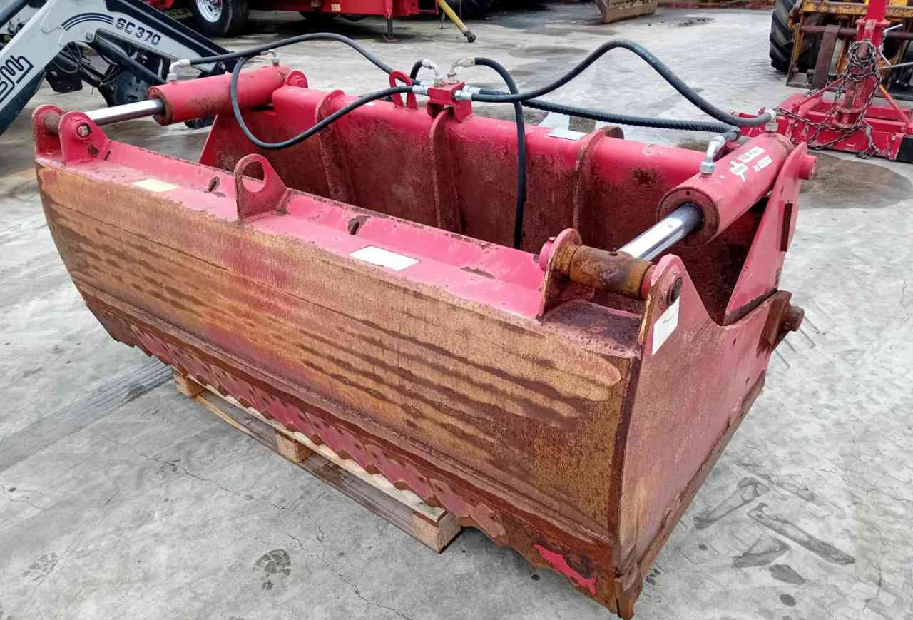Redrock Allround 85-200 kuilhapper Volvo L30 aansl. voermachines - Оборудване за силаж: снимка 1 Redrock Allround 85-200 kuilhapper Volvo L30 aansl. voermachines - Оборудване за силаж: снимка 1