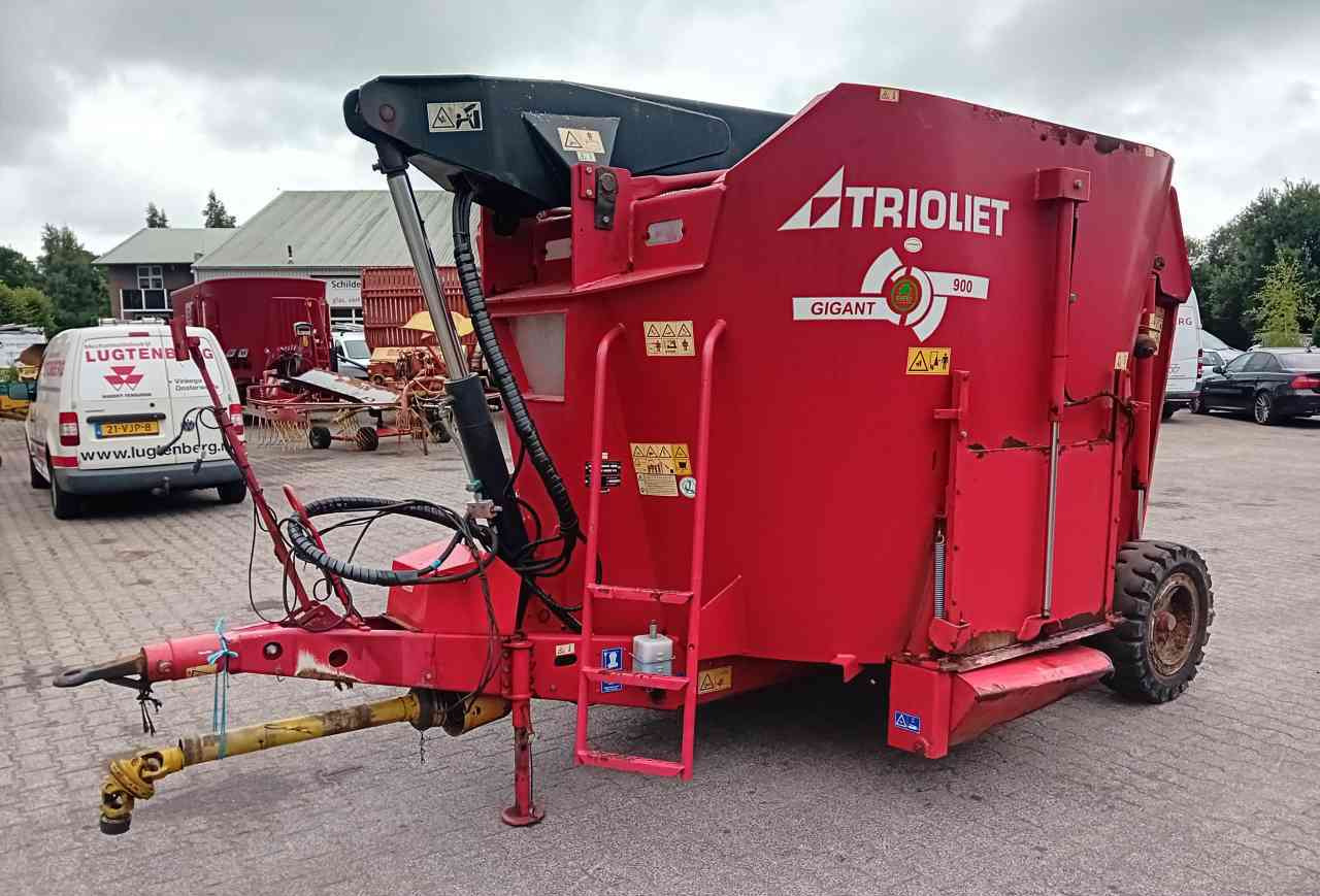 Trioliet Gigant 900 voermengwagen - Миксер-вагон: снимка 1 Trioliet Gigant 900 voermengwagen - Миксер-вагон: снимка 1