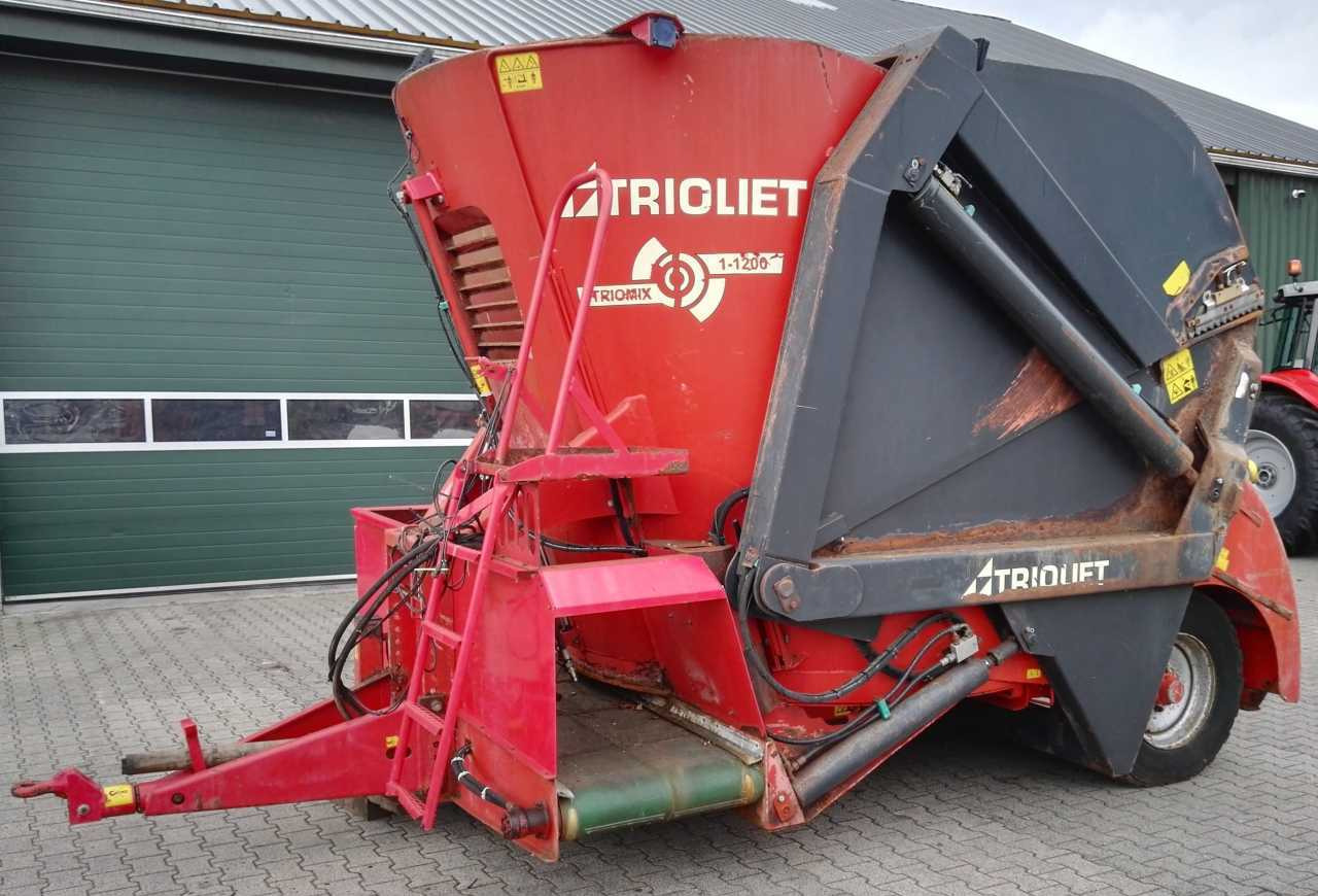 Trioliet Trioliet Triomix 12 1-1200 Mengwagen Voermachines - Миксер-вагон: снимка 1 Trioliet Trioliet Triomix 12 1-1200 Mengwagen Voermachines - Миксер-вагон: снимка 1