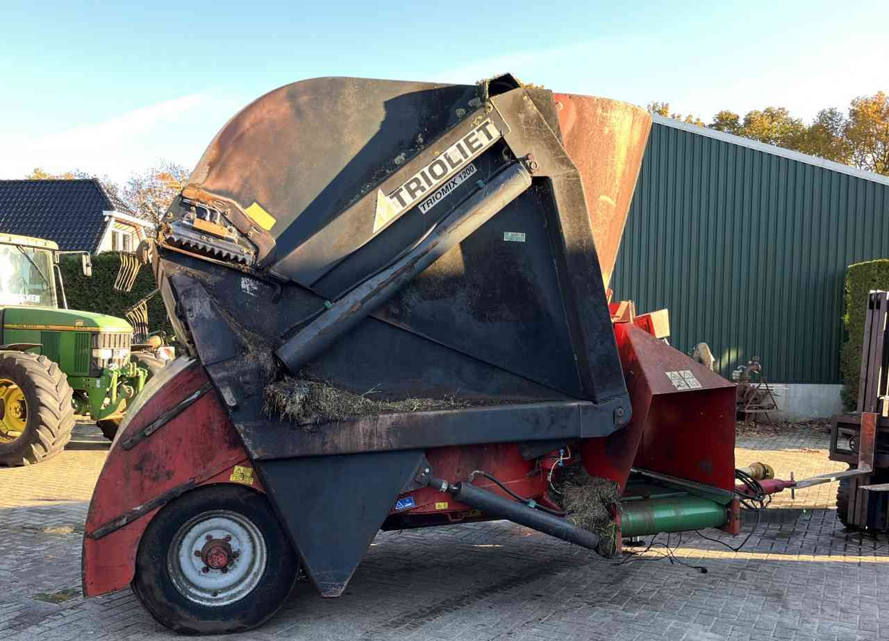 Trioliet Triomix 1200 zelfladende voermengwagen voermachines - Миксер-вагон: снимка 2 Trioliet Triomix 1200 zelfladende voermengwagen voermachines - Миксер-вагон: снимка 2