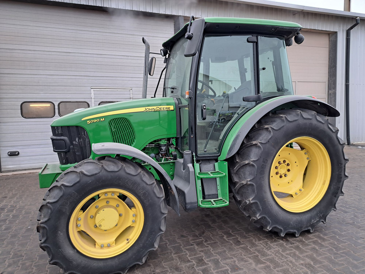 Ciągnik John Deere 5090m - Трактор: снимка 1 Ciągnik John Deere 5090m - Трактор: снимка 1