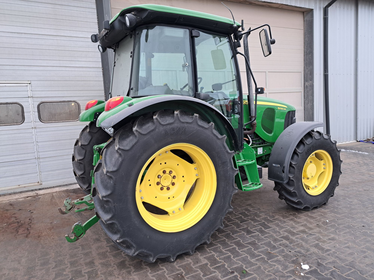 Ciągnik John Deere 5090m - Трактор: снимка 4 Ciągnik John Deere 5090m - Трактор: снимка 4