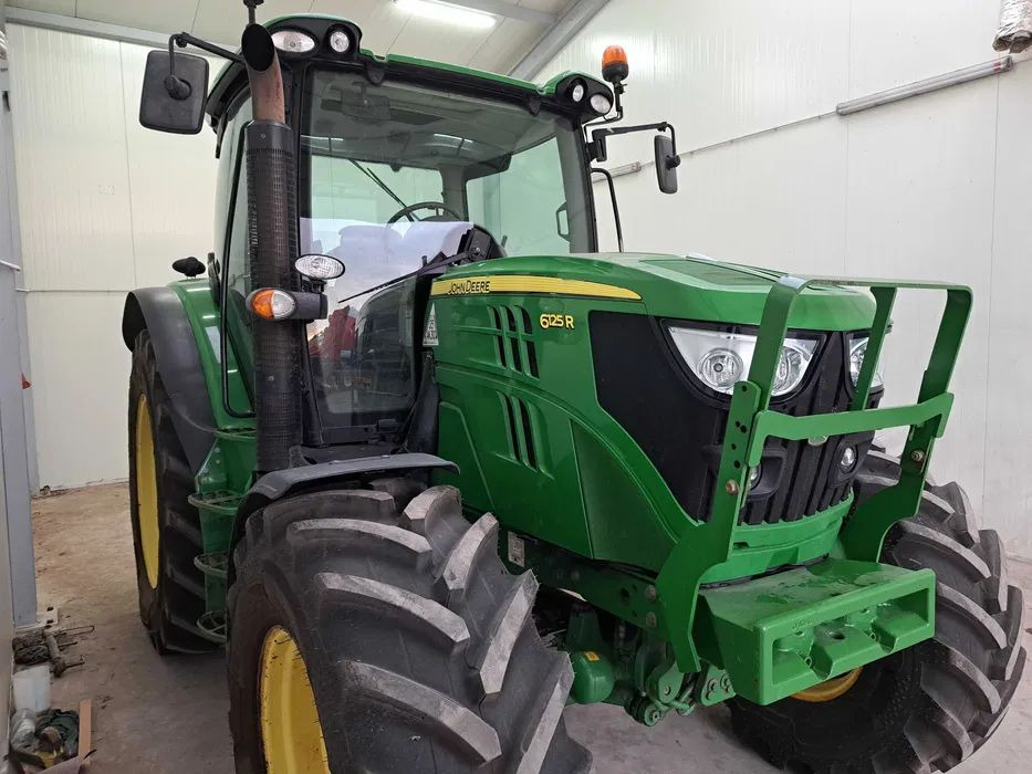 John Deere 6125R 2015 Rok - Трактор: снимка 2 John Deere 6125R 2015 Rok - Трактор: снимка 2