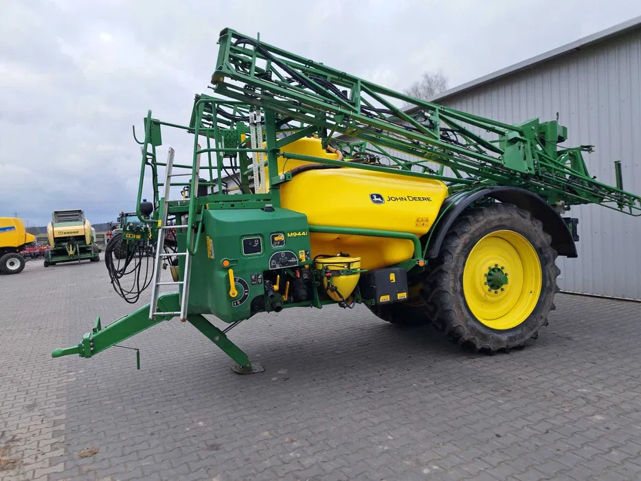 John Deere M944I - Прикачна пръскачка: снимка 1 John Deere M944I - Прикачна пръскачка: снимка 1