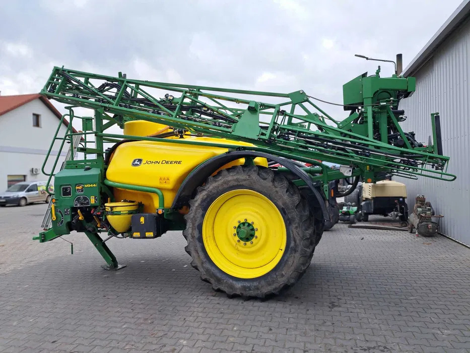 John Deere M944I - Прикачна пръскачка: снимка 2 John Deere M944I - Прикачна пръскачка: снимка 2