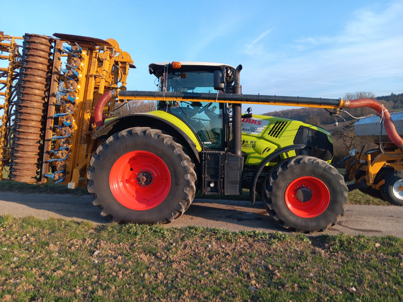Claas Axion 810 C Matic CEBIS FZW - Трактор: снимка 4 Claas Axion 810 C Matic CEBIS FZW - Трактор: снимка 4