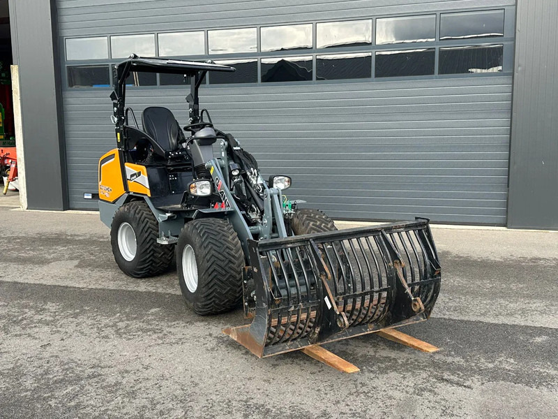 Giant G2700HD+ - Мини верижен товарач: снимка 2 Giant G2700HD+ - Мини верижен товарач: снимка 2