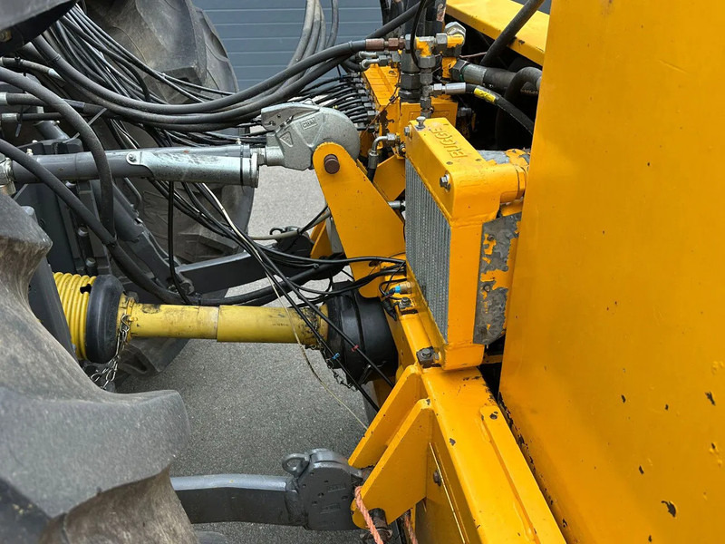 Трактор Massey Ferguson 6713S Dyna 6: снимка 15 Трактор Massey Ferguson 6713S Dyna 6: снимка 15