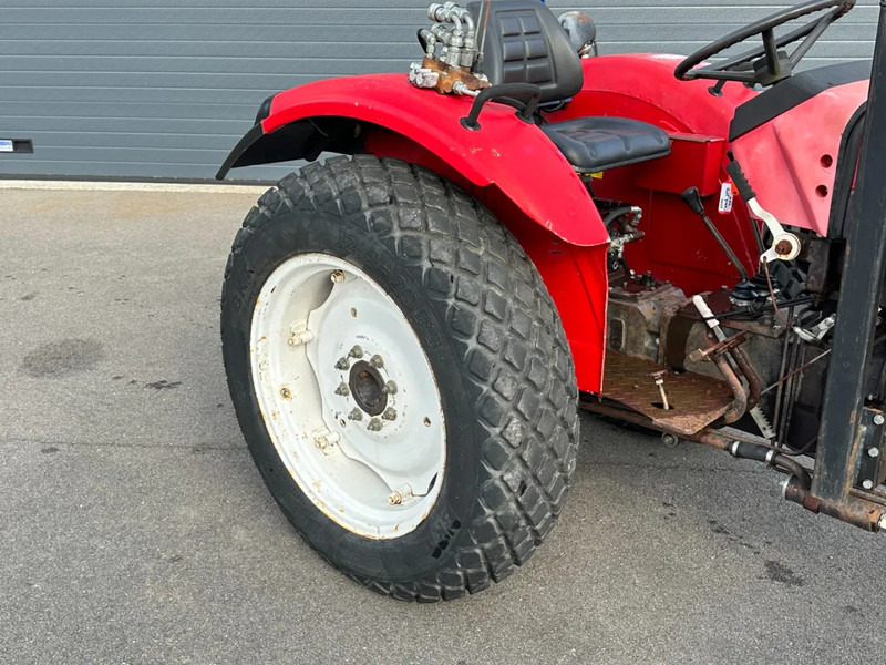 YTO 400 2-wd - Трактор: снимка 5 YTO 400 2-wd - Трактор: снимка 5