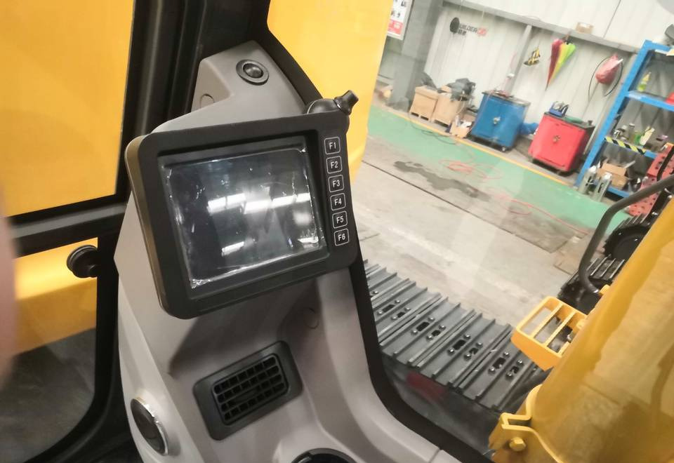 NEW MAXUS 13 Ton Crawler Excavator Warranty up to 10 YEARS НОВА Копарка гусенична MAXUS 13 тонн Гарантія до 10 РОКІВ NOWA Koparka gąsienicowa MAXUS 13 ton Gwarancja do 10 LAT - Верижен багер: снимка 4 NEW MAXUS 13 Ton Crawler Excavator Warranty up to 10 YEARS НОВА Копарка гусенична MAXUS 13 тонн Гарантія до 10 РОКІВ NOWA Koparka gąsienicowa MAXUS 13 ton Gwarancja do 10 LAT - Верижен багер: снимка 4