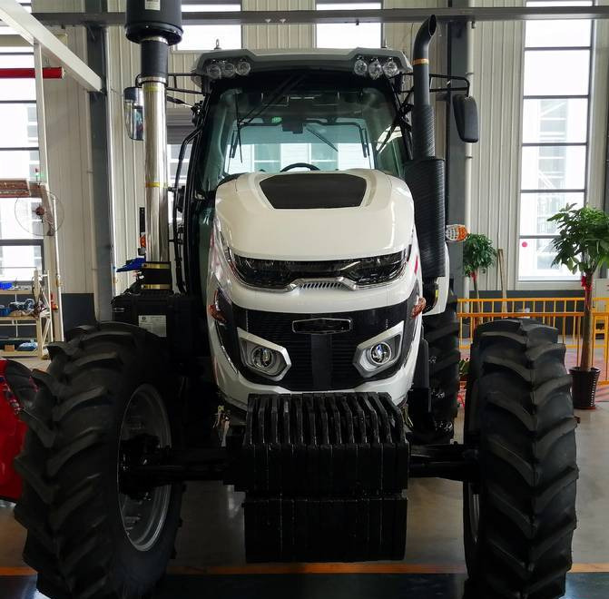 NEW MAXUS 200 HP Tractor 4x4 Warranty up to 10 Years НОВИЙ MAXUS 200 К.с. Трактор 4x4 Гарантія до 10 Років NOWY MAXUS 200 KM Ciągnik 4x4 Gwarancja do 10 LAT - Трактор: снимка 3 NEW MAXUS 200 HP Tractor 4x4 Warranty up to 10 Years НОВИЙ MAXUS 200 К.с. Трактор 4x4 Гарантія до 10 Років NOWY MAXUS 200 KM Ciągnik 4x4 Gwarancja do 10 LAT - Трактор: снимка 3