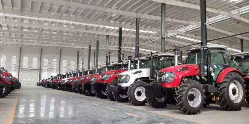NEW MAXUS 200 HP Tractor 4x4 Warranty up to 10 Years НОВИЙ MAXUS 200 К.с. Трактор 4x4 Гарантія до 10 Років NOWY MAXUS 200 KM Ciągnik 4x4 Gwarancja do 10 LAT - Трактор: снимка 2 NEW MAXUS 200 HP Tractor 4x4 Warranty up to 10 Years НОВИЙ MAXUS 200 К.с. Трактор 4x4 Гарантія до 10 Років NOWY MAXUS 200 KM Ciągnik 4x4 Gwarancja do 10 LAT - Трактор: снимка 2