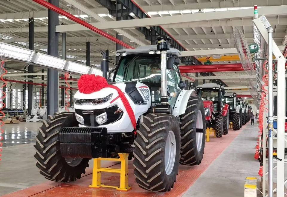 NEW MAXUS 200 HP Tractor 4x4 Warranty up to 10 Years НОВИЙ MAXUS 200 К.с. Трактор 4x4 Гарантія до 10 Років NOWY MAXUS 200 KM Ciągnik 4x4 Gwarancja do 10 LAT - Трактор: снимка 1 NEW MAXUS 200 HP Tractor 4x4 Warranty up to 10 Years НОВИЙ MAXUS 200 К.с. Трактор 4x4 Гарантія до 10 Років NOWY MAXUS 200 KM Ciągnik 4x4 Gwarancja do 10 LAT - Трактор: снимка 1