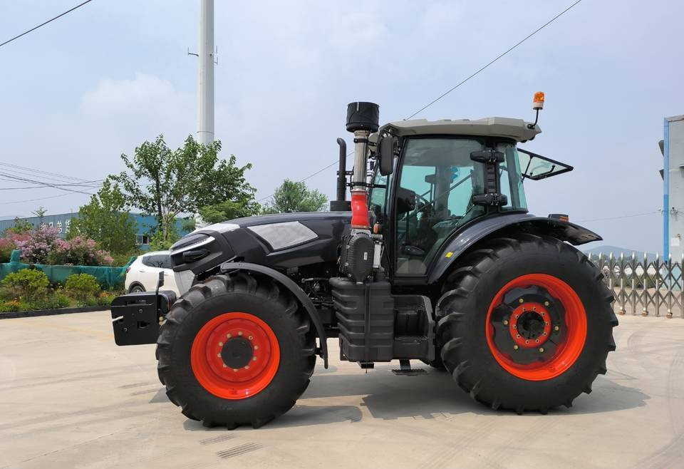 NEW MAXUS 260 HP 4x4 Tractor Warranty up to 10 YEARS НОВИЙ MAXUS 260 К.с. Трактор 4x4 Гарантія до 10 РОКІВ NOWY MAXUS 260 KM Ciągnik 4x4 Gwarancja do 10 LAT - Трактор: снимка 1 NEW MAXUS 260 HP 4x4 Tractor Warranty up to 10 YEARS НОВИЙ MAXUS 260 К.с. Трактор 4x4 Гарантія до 10 РОКІВ NOWY MAXUS 260 KM Ciągnik 4x4 Gwarancja do 10 LAT - Трактор: снимка 1