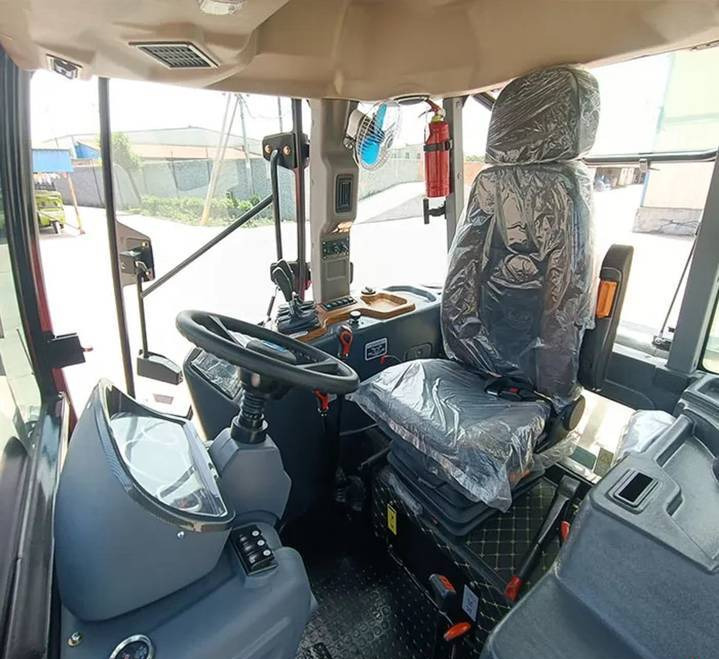 NEW MAXUS 260 HP 4x4 Tractor Warranty up to 10 YEARS НОВИЙ MAXUS 260 К.с. Трактор 4x4 Гарантія до 10 РОКІВ NOWY MAXUS 260 KM Ciągnik 4x4 Gwarancja do 10 LAT - Трактор: снимка 4 NEW MAXUS 260 HP 4x4 Tractor Warranty up to 10 YEARS НОВИЙ MAXUS 260 К.с. Трактор 4x4 Гарантія до 10 РОКІВ NOWY MAXUS 260 KM Ciągnik 4x4 Gwarancja do 10 LAT - Трактор: снимка 4