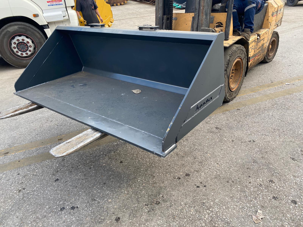 JCB 300 - Кофа за товарач за Строителна техника: снимка 1 JCB 300 - Кофа за товарач за Строителна техника: снимка 1