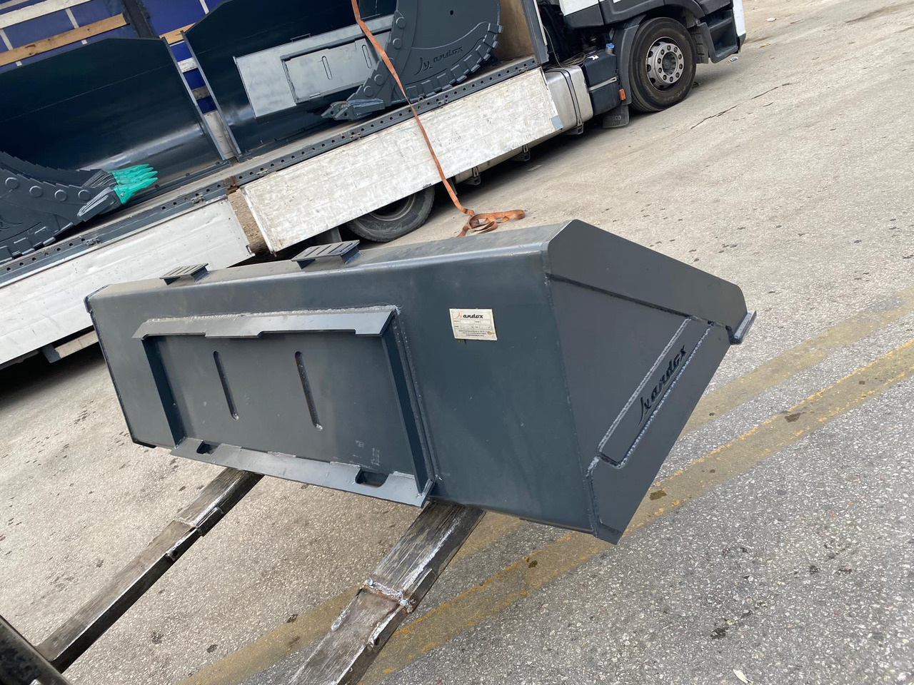 JCB 300 - Кофа за товарач за Строителна техника: снимка 2 JCB 300 - Кофа за товарач за Строителна техника: снимка 2