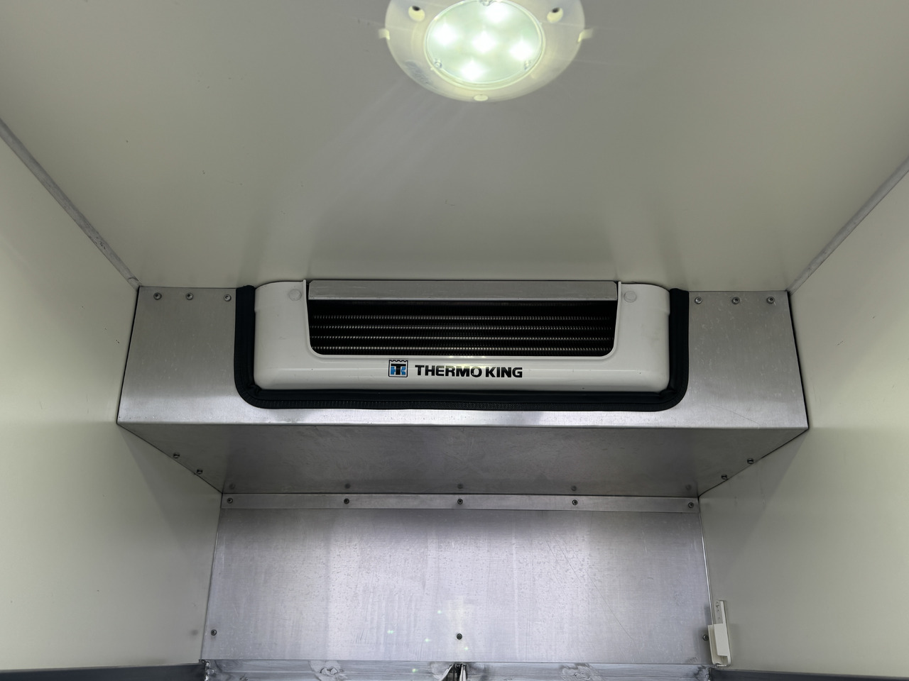 Рефрижератор камион За превоз на хранителни стоки IVECO 80-190: снимка 10