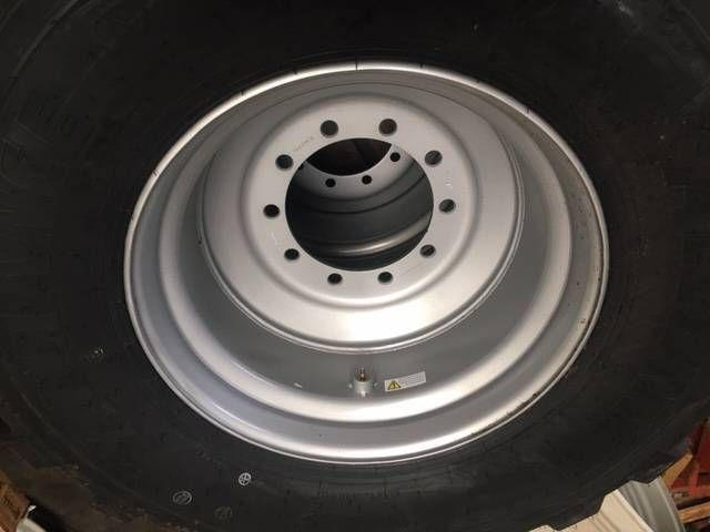 BKT 650/55 R26.5 BKT FL 630 op velg - Гуми и джанти за Селскостопанска техника: снимка 3 BKT 650/55 R26.5 BKT FL 630 op velg - Гуми и джанти за Селскостопанска техника: снимка 3