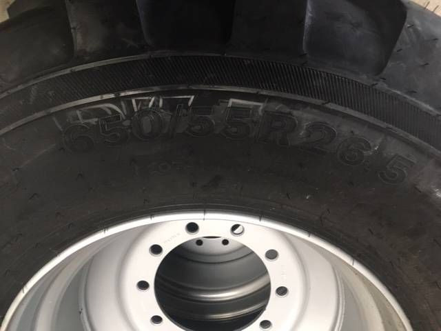 BKT 650/55 R26.5 BKT FL 630 op velg - Гуми и джанти за Селскостопанска техника: снимка 1 BKT 650/55 R26.5 BKT FL 630 op velg - Гуми и джанти за Селскостопанска техника: снимка 1