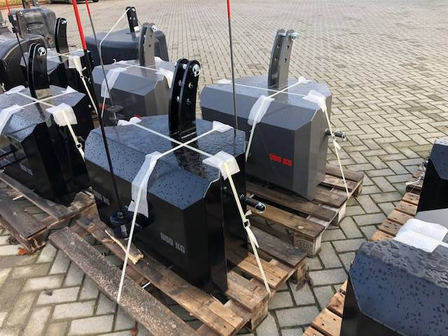 Bemu 950 KG Stalen gewicht - Противовес за Селскостопанска техника: снимка 1 Bemu 950 KG Stalen gewicht - Противовес за Селскостопанска техника: снимка 1