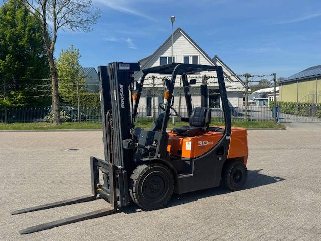 Doosan D30 Plus - Дизелов мотокар: снимка 3 Doosan D30 Plus - Дизелов мотокар: снимка 3