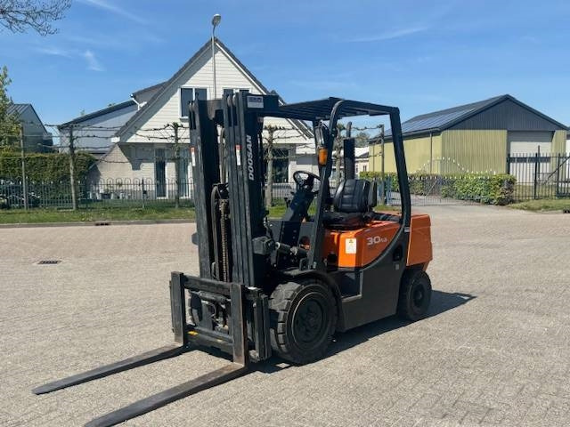 Doosan D30 Plus - Дизелов мотокар: снимка 4 Doosan D30 Plus - Дизелов мотокар: снимка 4