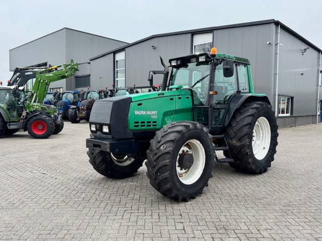 Valtra 8350 Hitech - Трактор: снимка 3 Valtra 8350 Hitech - Трактор: снимка 3