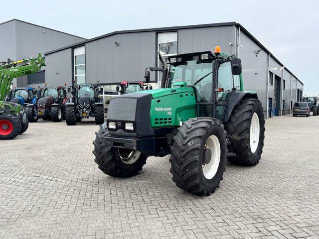 Valtra 8350 Hitech - Трактор: снимка 4 Valtra 8350 Hitech - Трактор: снимка 4