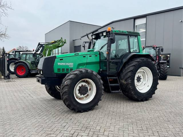 Valtra 8350 Hitech - Трактор: снимка 2 Valtra 8350 Hitech - Трактор: снимка 2