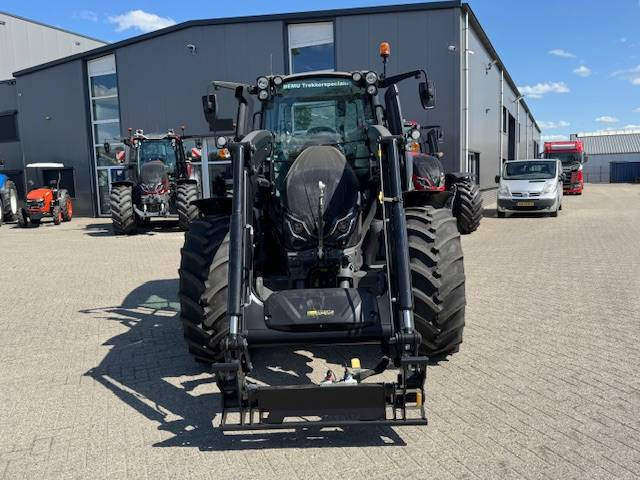 Valtra G125 Ecopower Active, 115 uur!! FH+PTO+Voorlader - Трактор: снимка 3 Valtra G125 Ecopower Active, 115 uur!! FH+PTO+Voorlader - Трактор: снимка 3