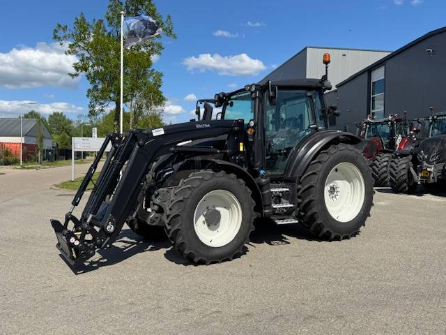 Valtra G125 Ecopower Active, 115 uur!! FH+PTO+Voorlader - Трактор: снимка 1 Valtra G125 Ecopower Active, 115 uur!! FH+PTO+Voorlader - Трактор: снимка 1