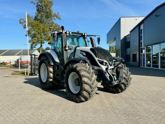 Valtra T214 Versu - Трактор: снимка 2 Valtra T214 Versu - Трактор: снимка 2