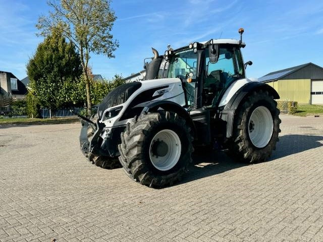 Valtra T214 Versu - Трактор: снимка 1 Valtra T214 Versu - Трактор: снимка 1