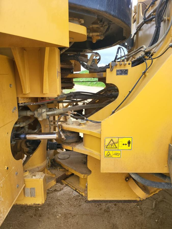 Колесен товарач Caterpillar 972K: снимка 21